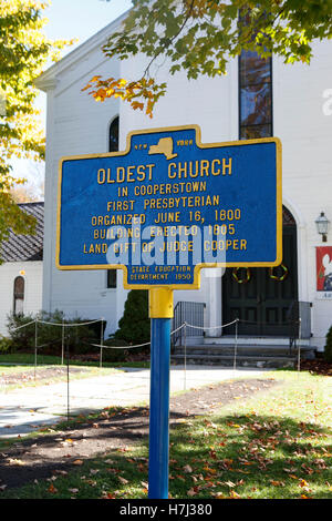Plus ANCIENNE ÉGLISE DE COOPERSTOWN First Presbyterian a organisé le 16 juin 1800. Bâtiment de 1805. Don des terres de juge Banque D'Images