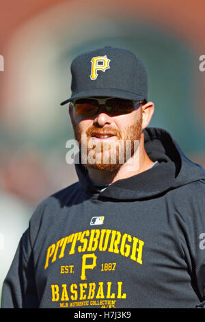 8 août 2011 ; San Francisco, CA, États-Unis ; Ryan Doumit (41), le receveur des Pirates de Pittsburgh, lors de l'entraînement de frappe avant le match contre les Giants de San Francisco à AT&T Park. Pittsburgh bat San Francisco 5-0. Banque D'Images