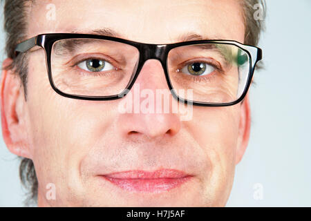 Portrait d'un homme avec des lunettes Banque D'Images