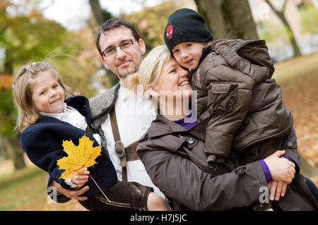 À l'automne de la famille Banque D'Images