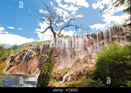 Cascade, la Réserve Naturelle de Jiuzhaigou, Chine du Sud, la Chine, l'Asie Banque D'Images