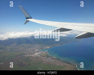 Voler au-dessus de la belle Maui. Banque D'Images