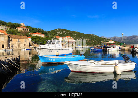 Suđurađ port de l'île de Šipan, plus grande des îles Élaphites près de Dubrovnik, Croatie Banque D'Images