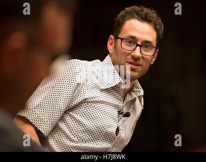 Le réalisateur David Hartstein parle au cours d'une discussion sur son film documentaire 2009 Along Came Kinky à la LBJ Presidential Library, 27 octobre 2016 à Austin, Texas. Banque D'Images