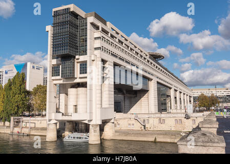 PARIS, FRANCE - 05 novembre 2016 - L'Administration centrale du ministère français des finances et de l'économie à Bercy l'extension de voisinage ove Banque D'Images