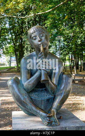 Reed-pipe player, sculpture en bronze par le sculpteur français Jean Henninger, Strasbourg, Alsace, France, Europe Banque D'Images