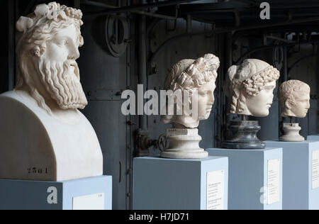 Sculptures. Centrale Montemartini Museum. Rome, Italie Banque D'Images