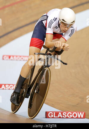 La société britannique Andrew Tennant dans le tour de qualification de la poursuite individuelle masculine au cours de la troisième journée de la Coupe du Monde de Cyclisme sur Piste UCI au vélodrome Sir Chris Hoy, Glasgow. Banque D'Images