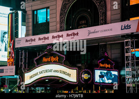 Hard Rock Café de Times Square by night à New York City United States Skyline 25.05.2014 Banque D'Images