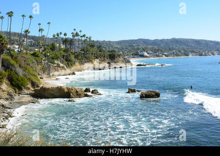 Laguna Beach, en Californie du sud à partir de la côte, à la recherche des loisirs point. Banque D'Images