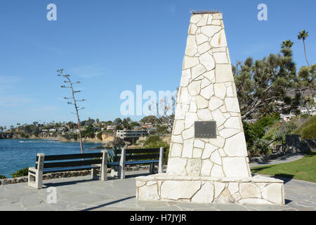 War Memorial de Heisler Park, Laguna Beach, en Californie. Le monument à Point Loisirs donne sur l'océan Pacifique. Banque D'Images