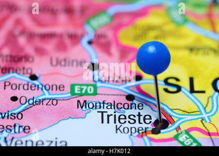 Trieste épinglée sur une carte de l'Italie Banque D'Images