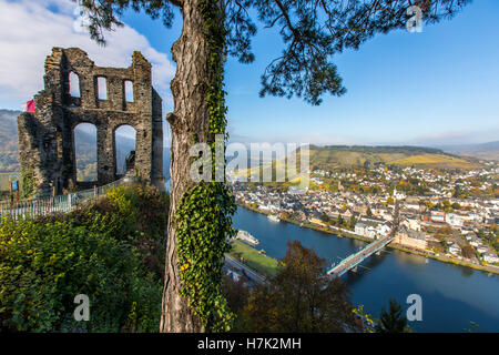 La ville de Trapani dans la vallée de la Moselle, Moselle, vue à partir de la ruine du château de Grevenburg, Allemagne, Banque D'Images