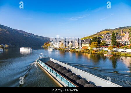 La ville de Traben-Trarbach, dans la vallée de la Moselle, Moselle, région viticole d'Allemagne, Banque D'Images