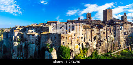 Auhentic borgo médiéval sur tuffeau rocks à Vitorchiano en province de Viterbo, Italie Banque D'Images