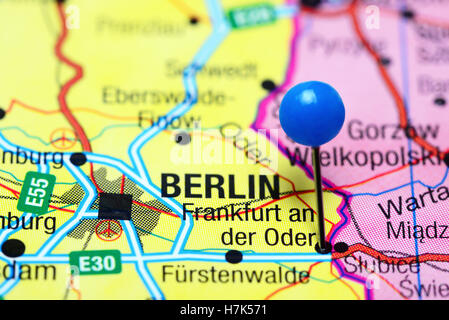 Francfort-sur-Oder épinglée sur une carte de l'Allemagne Banque D'Images
