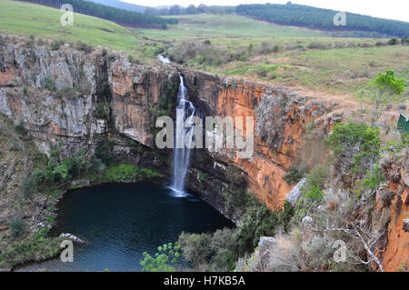 L'Afrique du Sud, Mpumalanga : Vue aérienne de la Mac Mac Falls, une cascade de 65 mètres de haut dans la rivière Mac Mac, un Monument National Banque D'Images