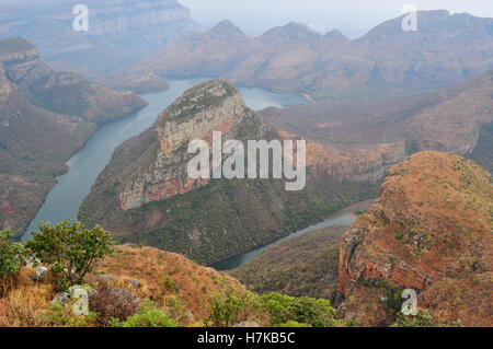 Afrique du Sud : le brouillard dans le Blyde River Canyon, une caractéristique naturelle dans la province de Mpumalanga, l'un des plus grands canyons sur terre Banque D'Images