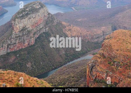 Afrique du Sud : le brouillard dans le Blyde River Canyon, une caractéristique naturelle dans la province de Mpumalanga, l'un des plus grands canyons sur terre Banque D'Images