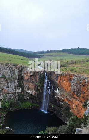 L'Afrique du Sud, Mpumalanga : Vue aérienne de la Mac Mac Falls, une cascade de 65 mètres de haut dans la rivière Mac Mac, un Monument National Banque D'Images