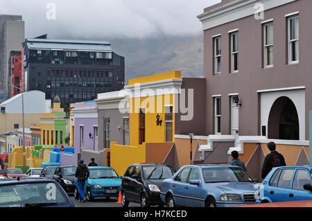 Afrique du Sud : l'horizon et voir de Bo-Kaap, le quartier musulman de la ville du Cap connue pour ses maisons aux couleurs vives et rue pavée Banque D'Images