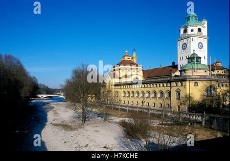 Muellersches Volksbad piscine publique sur la rivière Isar, Munich, Bavière Banque D'Images