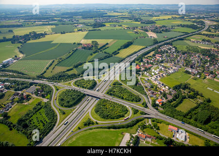 Intersection Autoroute A2 et la nationale B239 entre Herford et Bad Salzuflen, cloverleaf interchange, pont de l'autoroute Banque D'Images