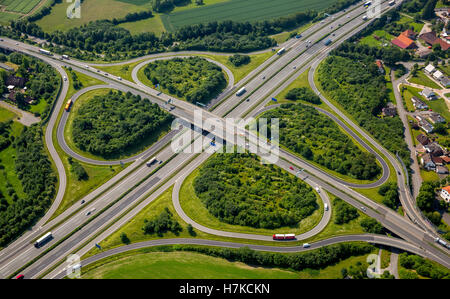 Intersection Autoroute A2 et la nationale B239 entre Herford et Bad Salzuflen, cloverleaf interchange, pont de l'autoroute Banque D'Images