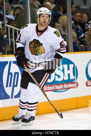 25 novembre 2009 ; San Jose, CA, États-Unis; Brian Campbell (51), défenseur des Blackhawks de Chicago, lors de la deuxième période contre les Sharks de San Jose au HP Pavilion. Chicago a battu San Jose 7-2. Banque D'Images