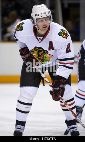 25 novembre, 2009 ; San Jose, CA, USA ; Le défenseur des Blackhawks de Chicago Duncan Keith (2) au cours de la deuxième période contre les Sharks de San Jose chez HP Pavilion. Chicago a battu San Jose 7-2. Banque D'Images