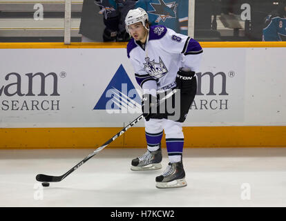 9 décembre 2009 ; San Jose, CALIFORNIE, États-Unis; le défenseur des Kings de Los Angeles Drew Doughty (8 ans) avant le match contre les Sharks de San Jose au HP Pavilion. Los Angeles a battu San Jose 5-4 en prolongation. Banque D'Images