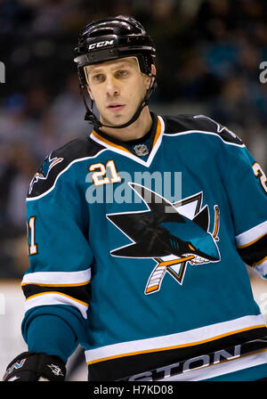 4 janvier, 2010 ; San Jose, CA, USA ; San Jose Sharks le défenseur Alexei Semenov (21) au cours de la troisième période contre les Kings de Los Angeles Los Angeles. hp pavilion de san jose a battu 6-2. Banque D'Images