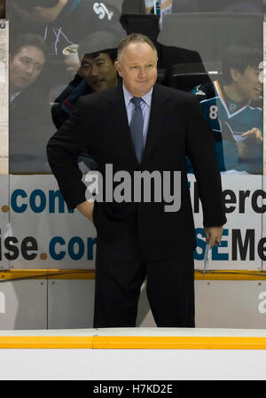 Le 21 janvier 2010, San Jose, CA, USA ; Anaheim Ducks l'entraîneur-chef Randy Carlyle au cours de la deuxième période contre les Sharks de San Jose chez HP Pavilion. San Jose a battu Anaheim 3-1. Banque D'Images