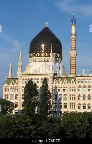 Ancienne usine de cigarettes de tabac Yenidze, mosquée, aujourd'hui bâtiment de bureaux et restaurant, à Dresde, Saxe Banque D'Images