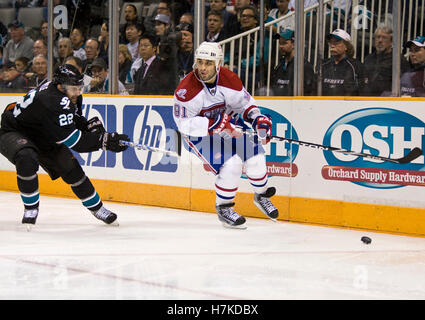 Le 4 mars 2010, San Jose, CA, USA ; Centre canadien de montréal scott Gomez (91) est défendu par les Sharks de san jose le défenseur dan Boyle (22) au cours de la troisième période chez hp pavilion. san jose défait 3-2 Montréal. Banque D'Images