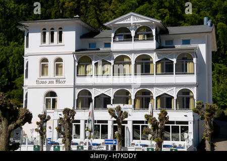 L'architecture de villégiature sur Wilhelmstrasse, Haus am Meer, ville touristique de la mer Baltique, l'île de Ruegen Sellin Banque D'Images