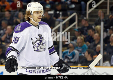 15 novembre, 2010 ; San Jose, CA, USA ; Los Angeles Kings center Michal Handzus (26) avant un face à face contre les Sharks de San Jose au cours de la première période chez HP Pavilion. San Jose de Los Angeles a battu 6-3. Banque D'Images