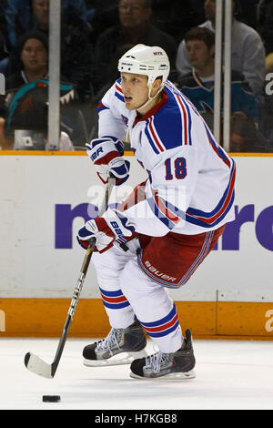 12 mars 2011, San Jose, CA, USA ; Rangers de New York le défenseur Marc Staal (18) au cours de la première période chez HP Pavilion. New York a battu San Jose 3-2 en fusillade. Banque D'Images
