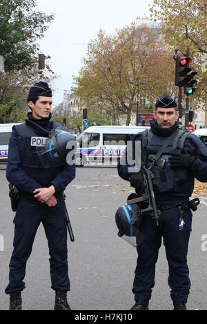 La police française a sceller la scène au Bataclan Theatre Banque D'Images