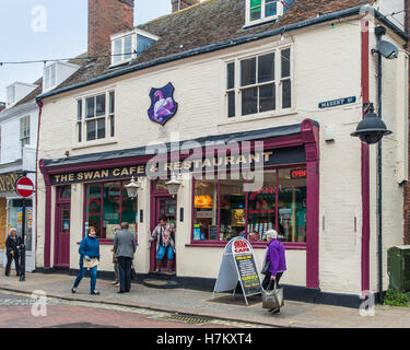 Swan Café et restaurant Market Street Faversham Kent England Banque D'Images