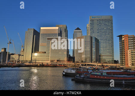 Canary Wharf, London, UK. 6e novembre 2016. Météo France : lever de soleil sur Canary Wharf, le quartier financier de Londres : WansfordPhoto Crédit/Alamy Live News Banque D'Images