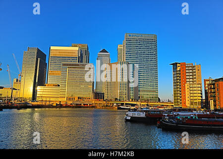 Canary Wharf, London, UK. 6e novembre 2016. Météo France : lever de soleil sur Canary Wharf, le quartier financier de Londres : WansfordPhoto Crédit/Alamy Live News Banque D'Images