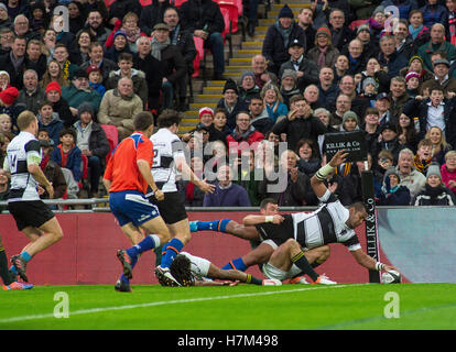 Londres, Royaume-Uni. 5ème Nov, 2016. Taqele Naiyaravoro des barbares marque son troisième côtés essayez en Killik Cup match entre les Barbarians et l'Afrique du Sud au stade de Wembley, le 5 novembre 2016 à Londres, en Angleterre. Crédit : Gary Mitchell/Alamy Live News Banque D'Images