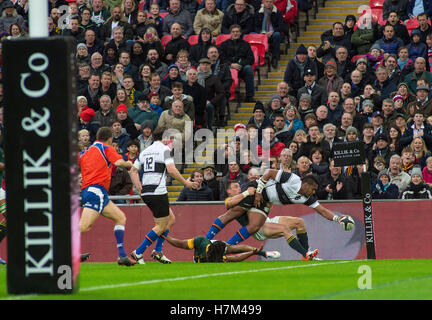 Londres, Royaume-Uni. 5ème Nov, 2016. Taqele Naiyaravoro des barbares marque son troisième côtés essayez en Killik Cup match entre les Barbarians et l'Afrique du Sud au stade de Wembley, le 5 novembre 2016 à Londres, en Angleterre. Crédit : Gary Mitchell/Alamy Live News Banque D'Images