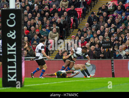 Londres, Royaume-Uni. 5ème Nov, 2016. Taqele Naiyaravoro des barbares marque son troisième côtés essayez en Killik Cup match entre les Barbarians et l'Afrique du Sud au stade de Wembley, le 5 novembre 2016 à Londres, en Angleterre. Crédit : Gary Mitchell/Alamy Live News Banque D'Images