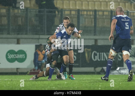 Parme, Italie. 05Th Nov, 2016.Le capitaine du Leinster Isa Nacewa défend le ballon lors du match contre le Zèbre en Pro 12 Guinness © Massimiliano Carnabuci/Alamy news Banque D'Images