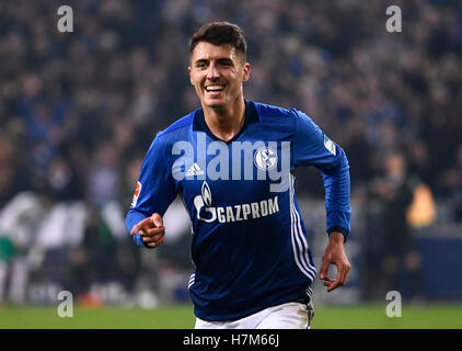 Veltins Arena Gelsenkirchen, Allemagne. Nov 6, 2016. 1ère saison de Bundesliga 2016/17 ème Journée 10 10., Schalke 04 (S04) contre le Werder Brême --- Alessandro Schšpf (S04) célèbre Crédit : kolvenbach/Alamy Live News Banque D'Images