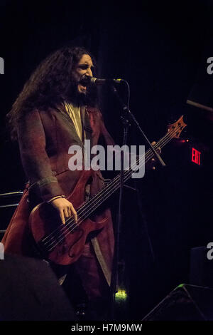 Toronto, Ontario, Canada. Nov 6, 2016. Le groupe de death metal italien 'Fleshgod Apocalypse' effectué à la Phoenix Concert Theatre à Toronto. Membres du groupe : TOMMASO RICCARDI, Paolo Rossi, CRISTIANO TRIONFERA, FRANCESCO PAOLI, FRANCESCO FERRINI Crédit : Igor/Vidyashev ZUMA Wire/Alamy Live News Banque D'Images