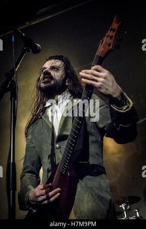 Toronto, Ontario, Canada. Nov 6, 2016. Le groupe de death metal italien 'Fleshgod Apocalypse' effectué à la Phoenix Concert Theatre à Toronto. Membres du groupe : TOMMASO RICCARDI, Paolo Rossi, CRISTIANO TRIONFERA, FRANCESCO PAOLI, FRANCESCO FERRINI Crédit : Igor/Vidyashev ZUMA Wire/Alamy Live News Banque D'Images