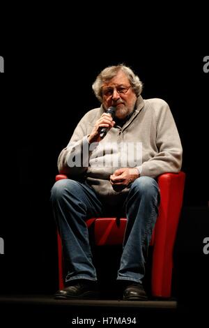 Rome, Italie. 06 Nov, 2016. Chanteur et compositeur italien Francesco Guccini photographié au cours d'un entretien à l'Auditorium Parco della Musica à Rome Crédit : Fulvio Dalfelli/Alamy Live News Banque D'Images